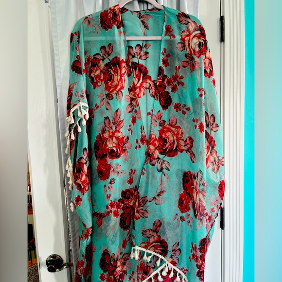 Rich teal/ red floral wrap with beige trim - Picture 1 of 3